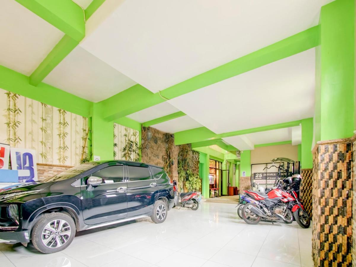 Oyo Life 3103 Opo Homestay & Kost Malang Exterior photo