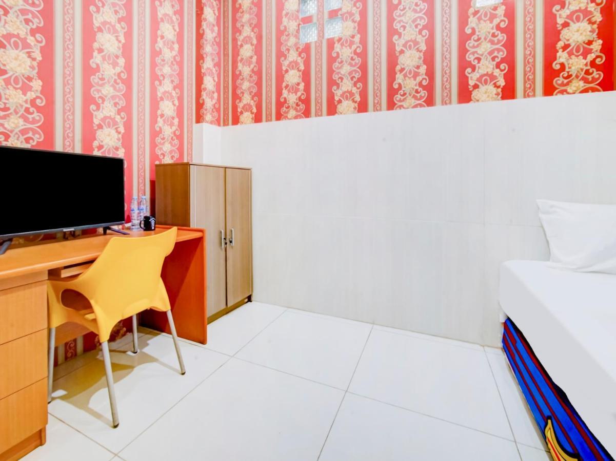 Oyo Life 3103 Opo Homestay & Kost Malang Exterior photo