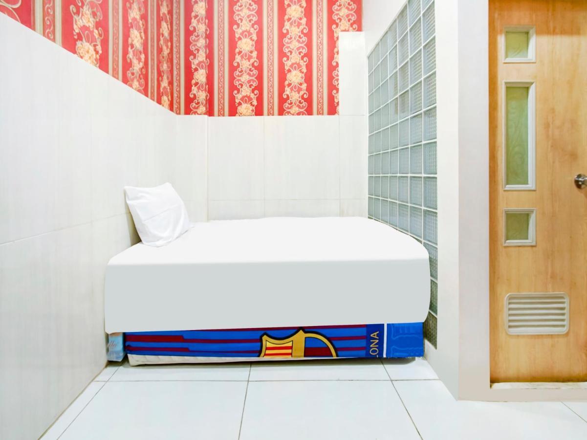 Oyo Life 3103 Opo Homestay & Kost Malang Exterior photo