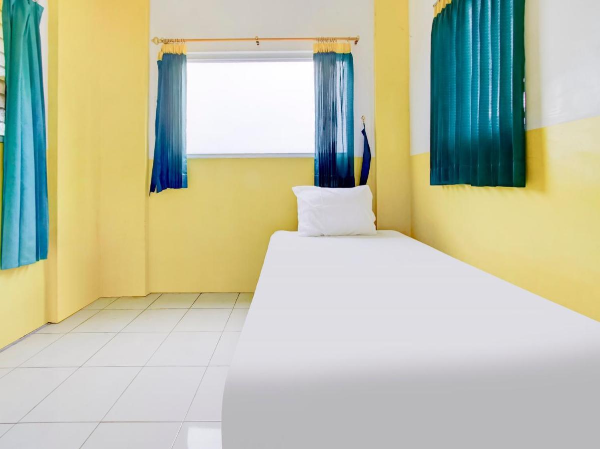 Oyo Life 3103 Opo Homestay & Kost Malang Exterior photo